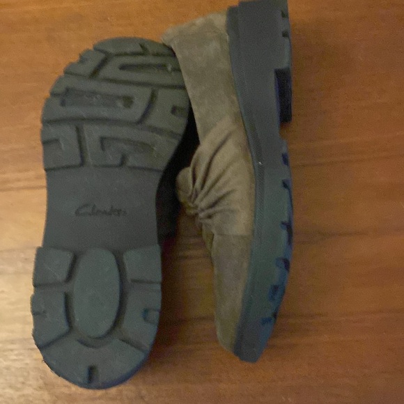 Sale 😘Clarks Collectiom Suede Tan/Brown Flats like new - Picture 4 of 8